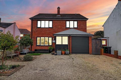 99 Basin Road, Heybridge Basin, Maldon, CM9 4RP