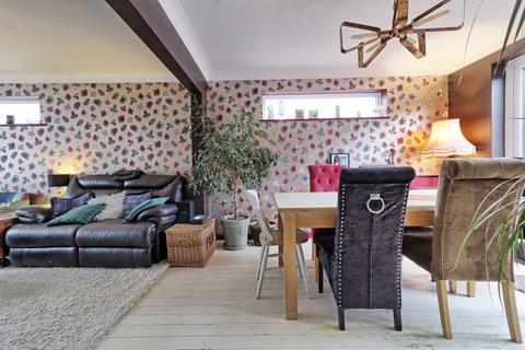 99 Basin Road, Heybridge Basin, Maldon, CM9 4RP