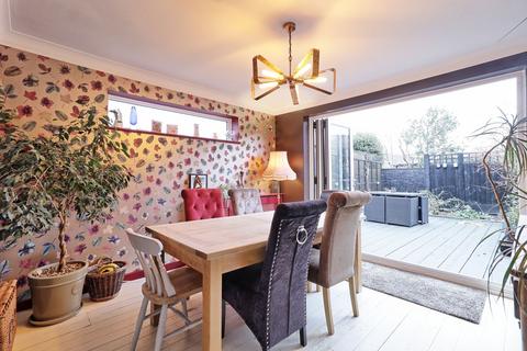 99 Basin Road, Heybridge Basin, Maldon, CM9 4RP
