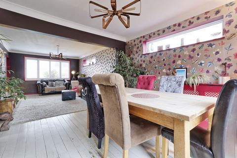 99 Basin Road, Heybridge Basin, Maldon, CM9 4RP
