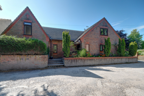 4 bedroom detached house for sale, Statham Avenue, Lymm WA13