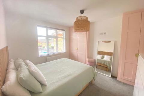 24 Howard Road, Glen Parva, Leicester, LE2 9JG