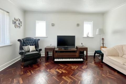 30 Cooper Dean Drive, Bournemouth, BH8 9LN