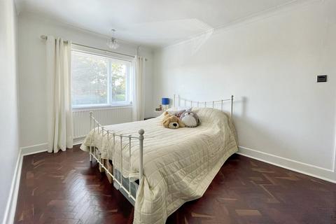 30 Cooper Dean Drive, Bournemouth, BH8 9LN