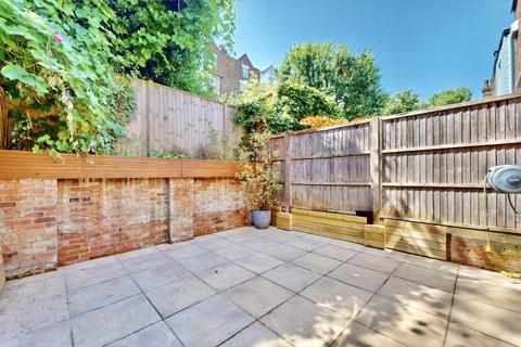 4 bedroom house to rent, Holmesdale Road, London N6