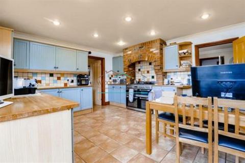 5 bedroom detached house for sale, St. Marys Road, Bozeat, Wellingborough, Northamptonshire