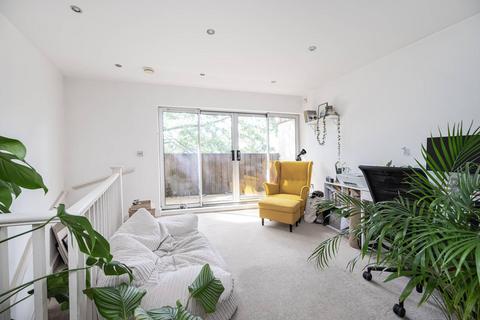 3 bedroom mews for sale, Stanford Mews, Dalston, London, E8