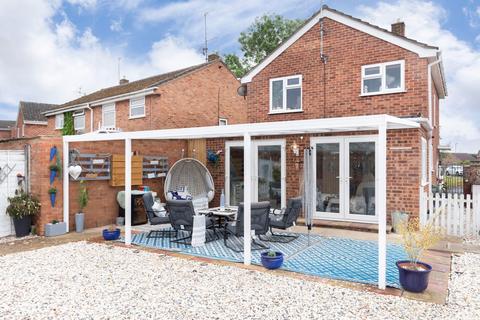 34 Crown Drive, Bishops Cleeve, Cheltenham, GL52 8DY