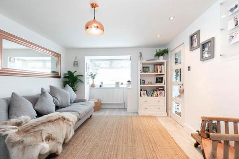 34 Crown Drive, Bishops Cleeve, Cheltenham, GL52 8DY