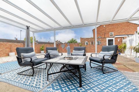 34 Crown Drive, Bishops Cleeve, Cheltenham, GL52 8DY