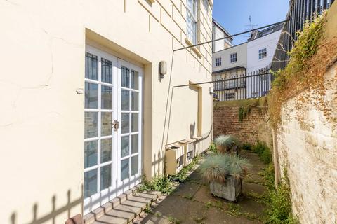 Basement Flat 7, 31 Bath Street, Cheltenham, GL50 1YA