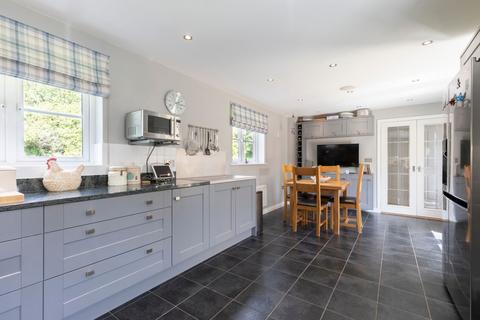 2 Tremblant Close, Prestbury, Cheltenham, GL52 5FL