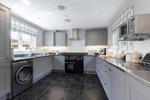 2 Tremblant Close, Prestbury, Cheltenham, GL52 5FL