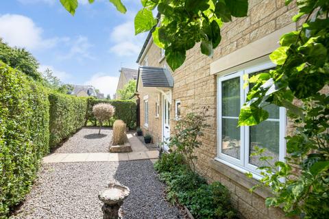 2 Tremblant Close, Prestbury, Cheltenham, GL52 5FL