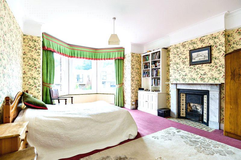 Hillview Road, Mill Hill, London, NW7 6 bed character property £1,800,000
