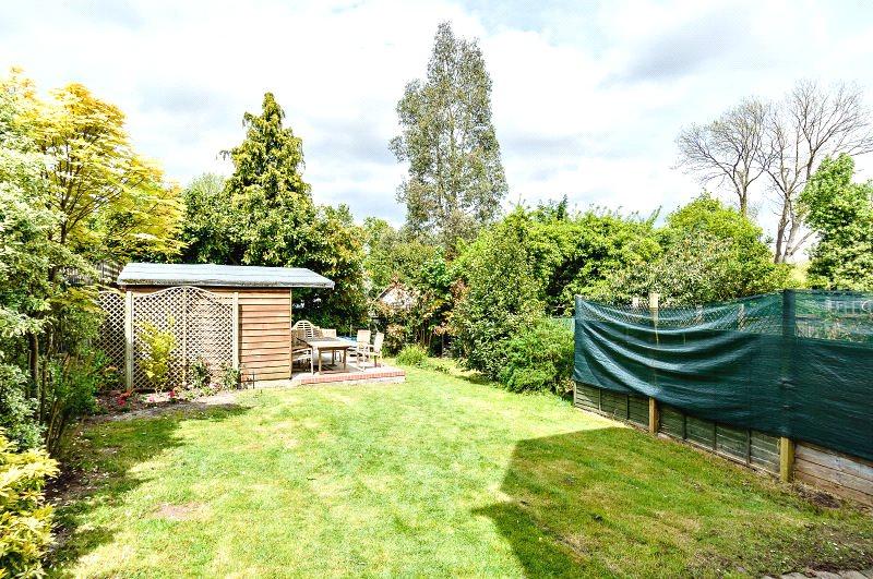 Hillview Road, Mill Hill, London, NW7 6 bed character property £1,800,000
