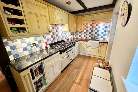 2 bedroom semi-detached house for sale, Bacon Lane, London NW9