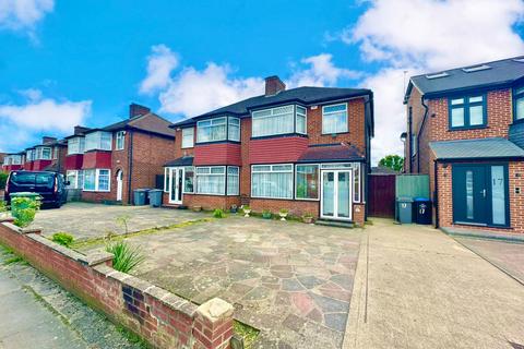 15 Calder Gardens, Edgware, HA8 5PR