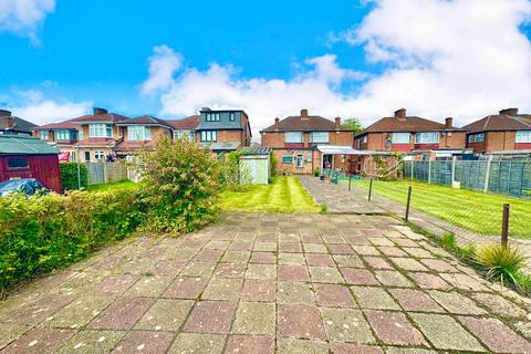15 Calder Gardens, Edgware, HA8 5PR