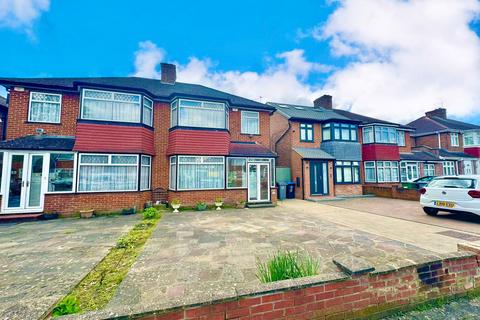 15 Calder Gardens, Edgware, HA8 5PR