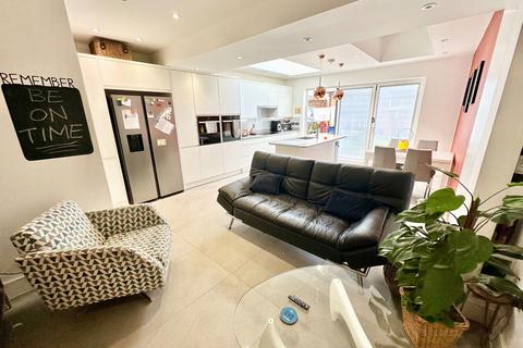 135 Rushgrove Avenue, London, NW9 6RG