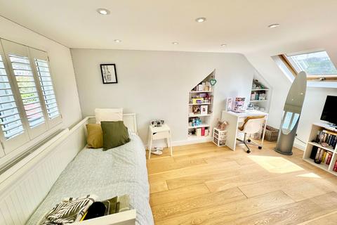 135 Rushgrove Avenue, London, NW9 6RG