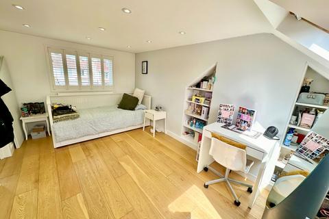 135 Rushgrove Avenue, London, NW9 6RG