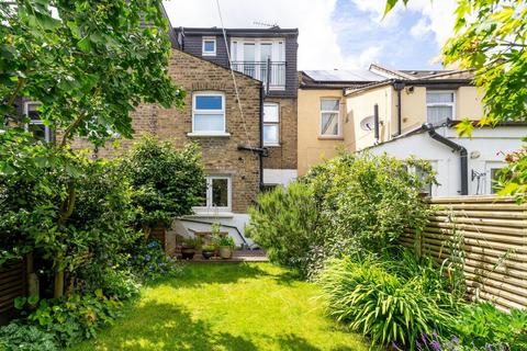 115 Caistor Park Road, London, E15 3PR