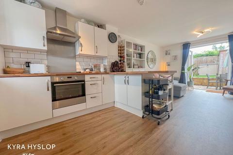 74 Buzzard Way, Cranbrook, Exeter, EX5 7GX