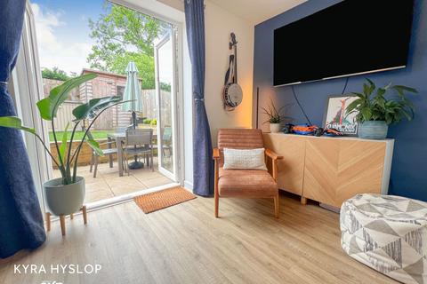 74 Buzzard Way, Cranbrook, Exeter, EX5 7GX