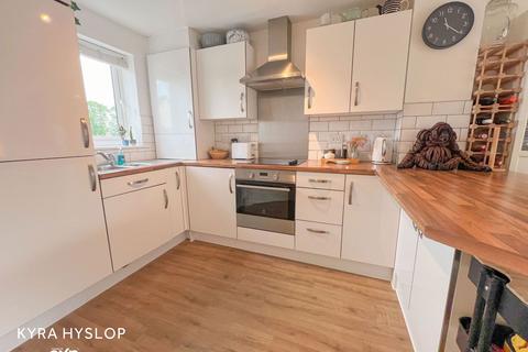 74 Buzzard Way, Cranbrook, Exeter, EX5 7GX