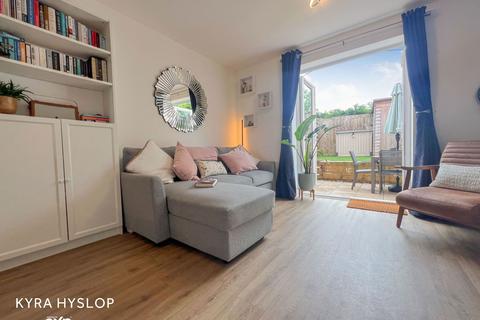 74 Buzzard Way, Cranbrook, Exeter, EX5 7GX