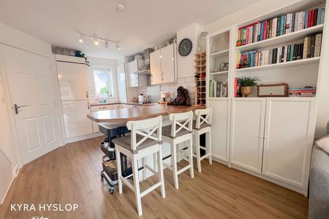 74 Buzzard Way, Cranbrook, Exeter, EX5 7GX