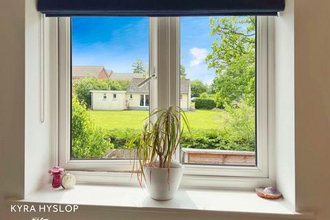 74 Buzzard Way, Cranbrook, Exeter, EX5 7GX