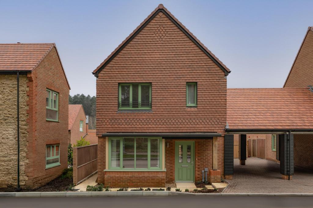 3 bedroom link detached house for sale