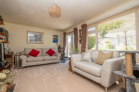 8 Fox Way, Barham, Canterbury, CT4 6QJ