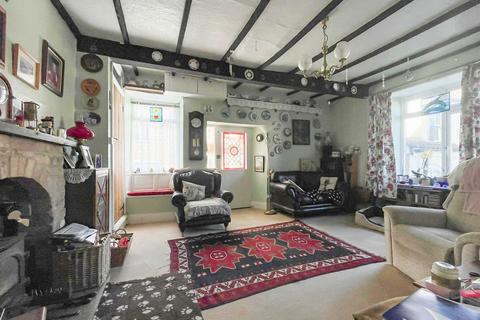 9 High Street, Cam, Dursley, GL11 5JZ
