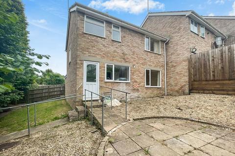 60 Everlands, Cam, Dursley, GL11 5NL