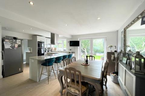 251 Bodiam Avenue, Tuffley, Gloucester, GL4 0XW
