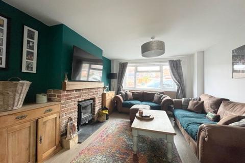 251 Bodiam Avenue, Tuffley, Gloucester, GL4 0XW