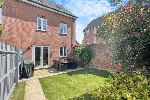 4 bedroom semi-detached house for sale, Wycombe Road Kingsway, Gloucester GL2