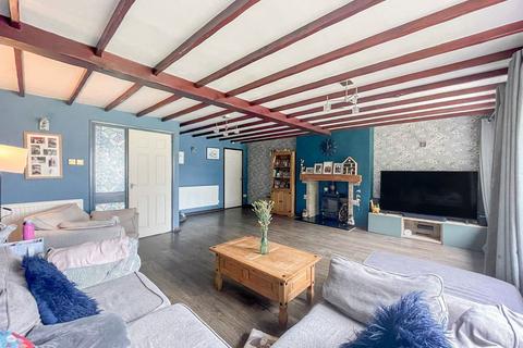 60 Haycroft Drive, Matson, Gloucester, GL4 6XX