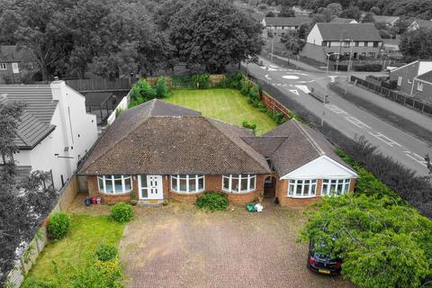 4 bedroom detached bungalow for sale, Fishers Green, Stevenage SG1