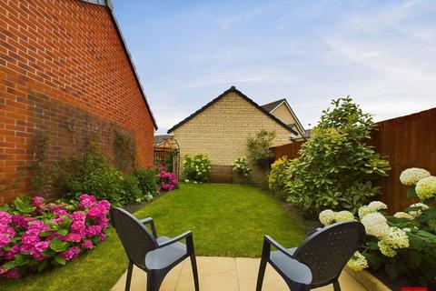 3 bedroom end of terrace house for sale, Donaldson Drive, Gloucester GL3