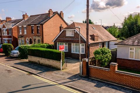 3 bedroom chalet for sale, Hillview Road, Gloucester GL3