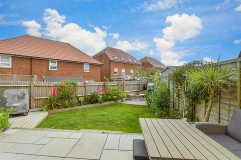 34 Rhondda Vale, Aylesham, Canterbury, CT3 3LP