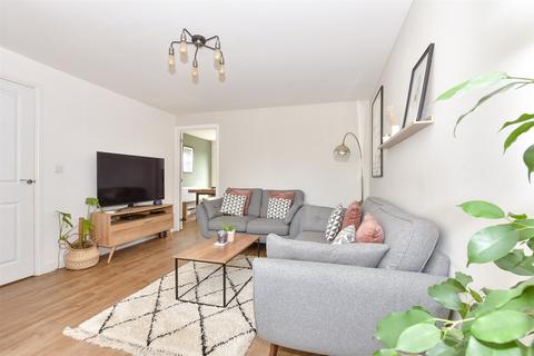 34 Rhondda Vale, Aylesham, Canterbury, CT3 3LP