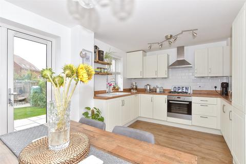 3 bedroom semi-detached house for sale, Rhondda Vale, Aylesham, Canterbury, Kent