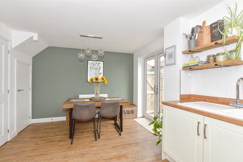 34 Rhondda Vale, Aylesham, Canterbury, CT3 3LP