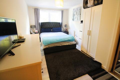 2 bedroom flat for sale, Metropolitan Station Approach, Watford WD18